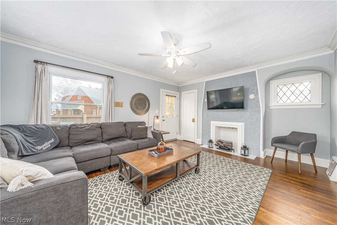 15517 Greenway Road Cleveland, OH 44111 - Photo 7 of 41 Gallery Image 7