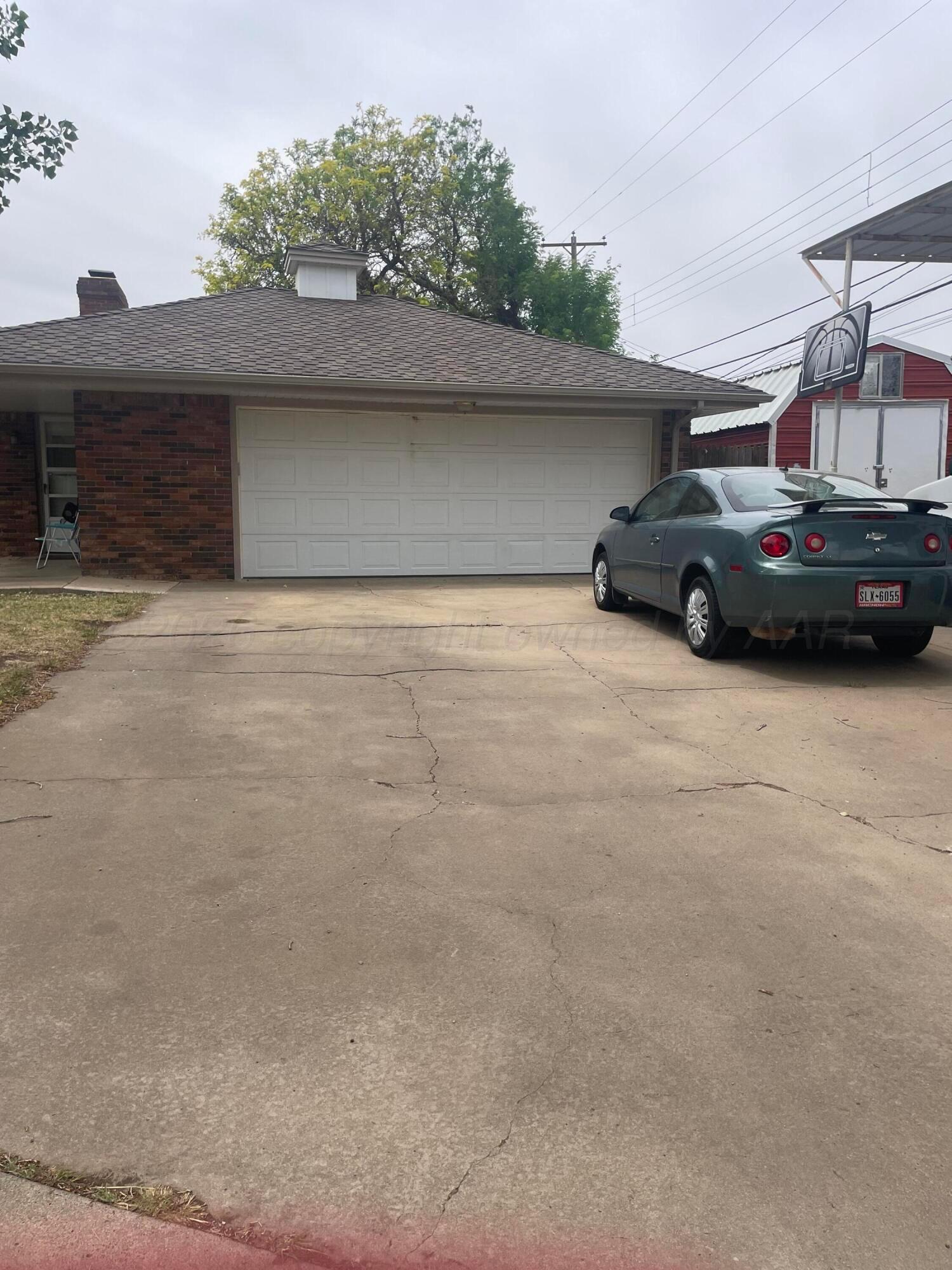 6200 Hanson Road Amarillo, TX 79106 - Photo 20 of 22 a view of car parked in garage