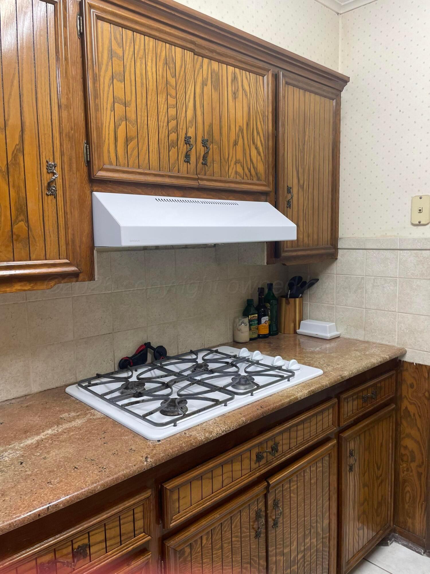 6200 Hanson Road Amarillo, TX 79106 - Photo 4 of 22 a kitchen with a stove and a sink