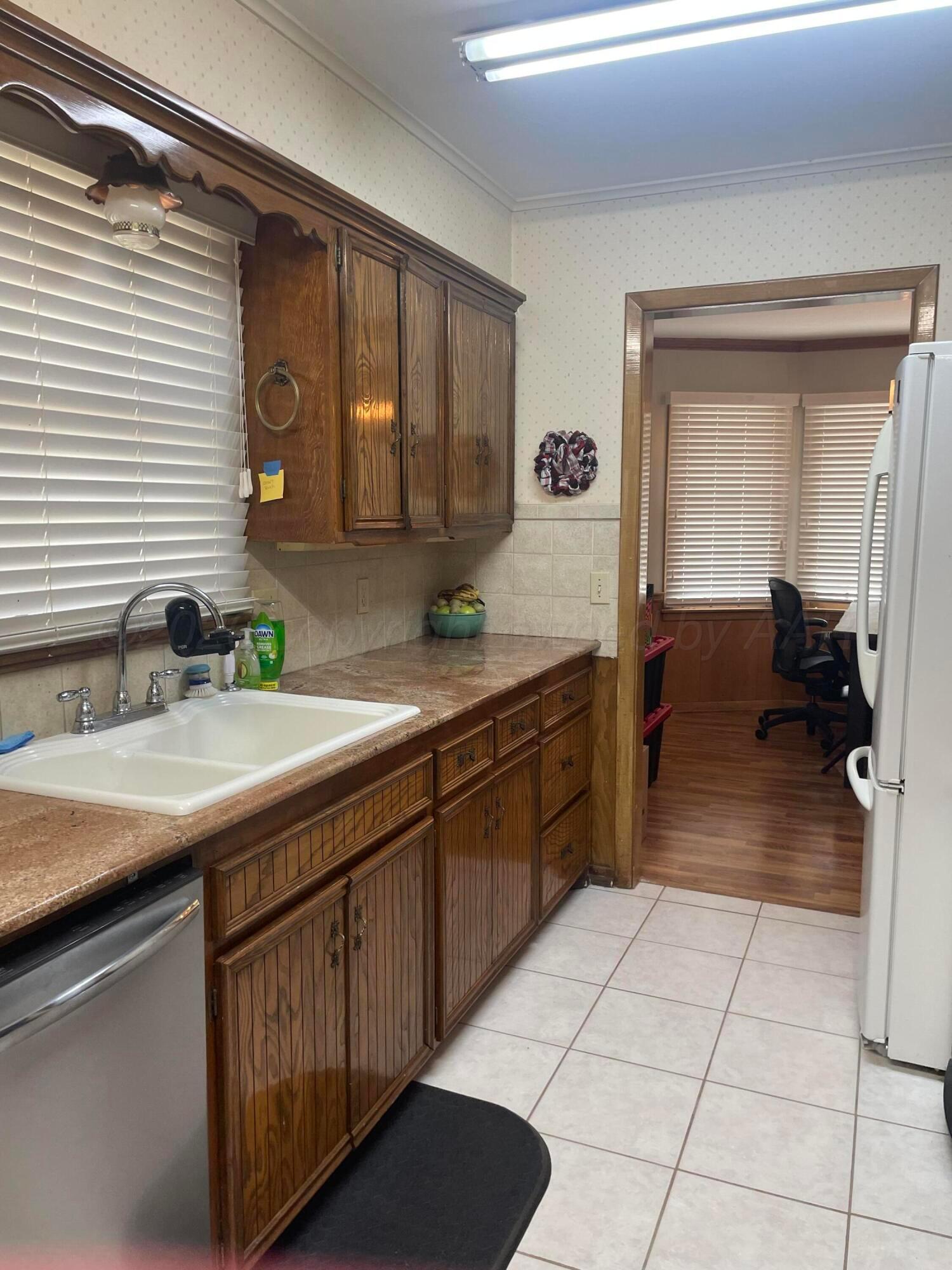 6200 Hanson Road Amarillo, TX 79106 - Photo 5 of 22 a spacious bathroom with a granite countertop sink and a mirror