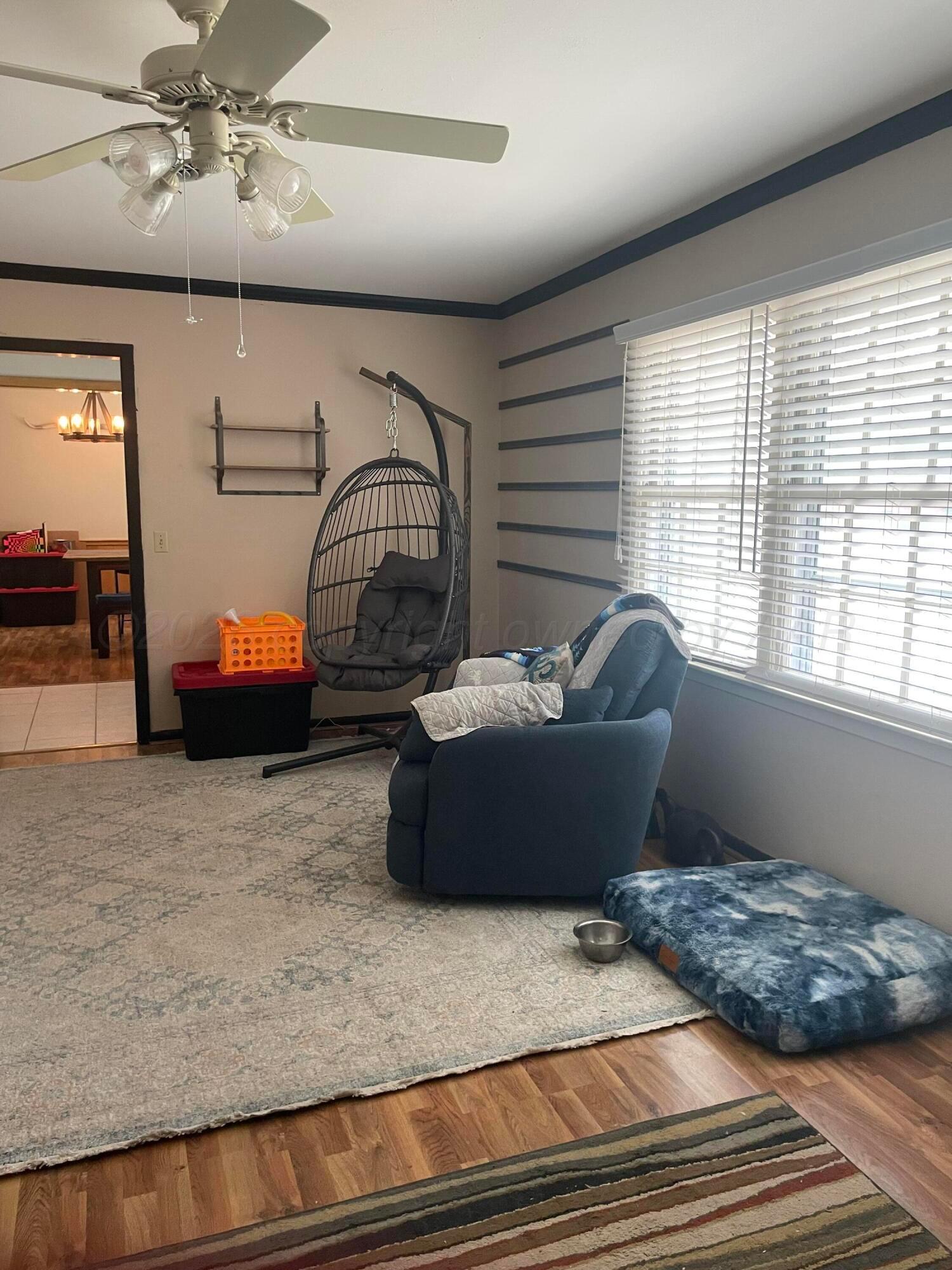 6200 Hanson Road Amarillo, TX 79106 - Photo 6 of 22 a living room with furniture