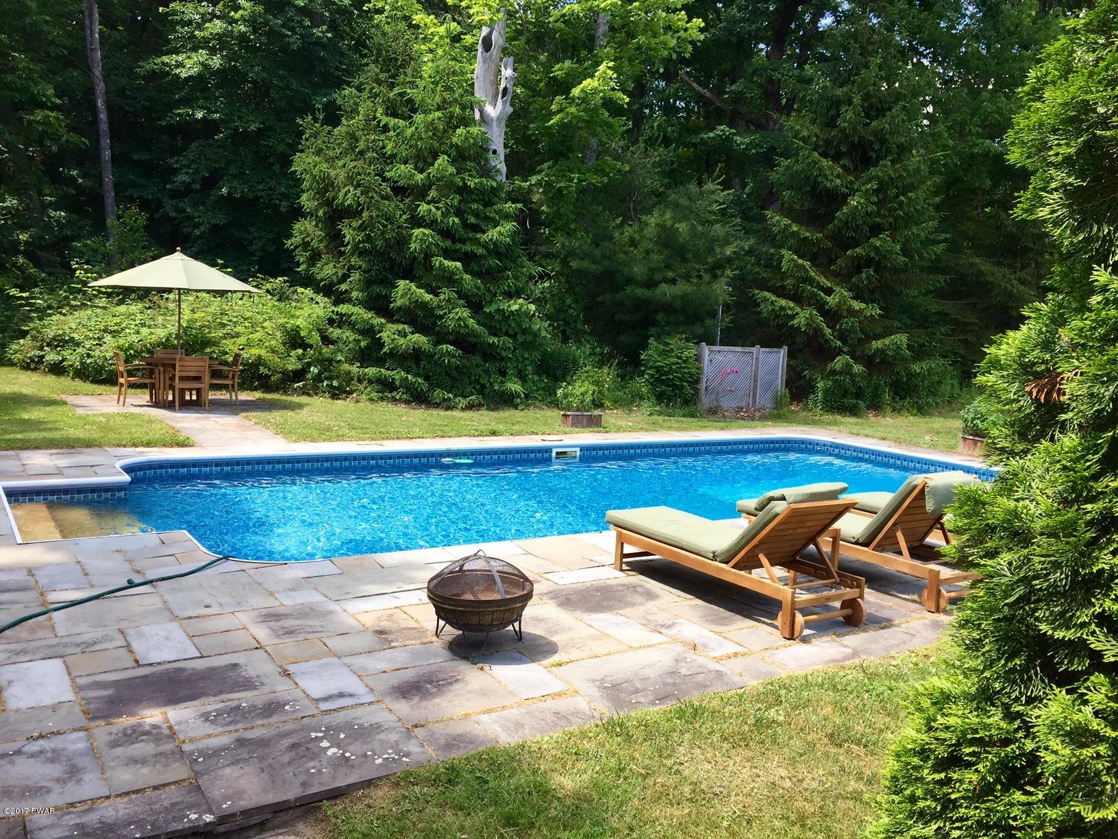 257 Raymondskill Road Milford, PA 18337 - Photo 2 of 39 Inground Pool