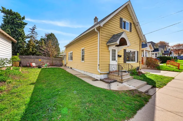 $255,000 | 925 East Lincoln Avenue, Milwaukee, WI 53207