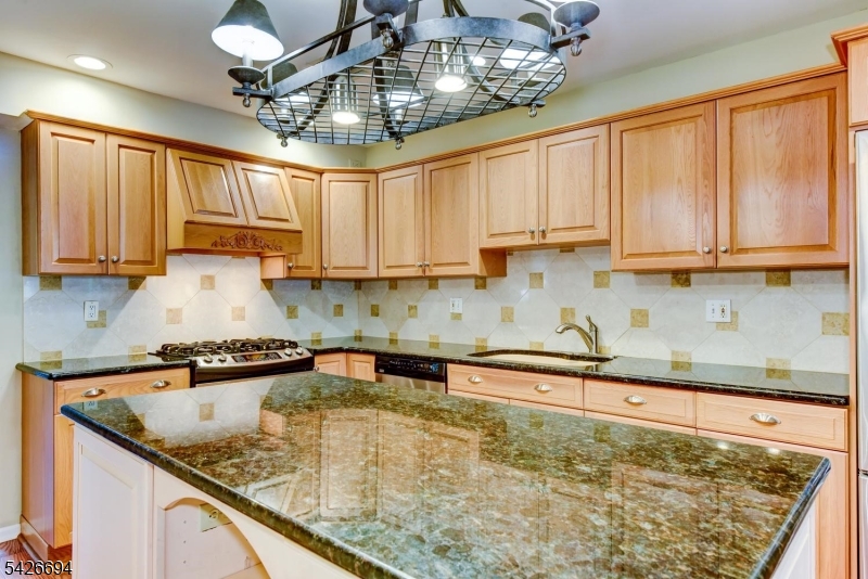 7 Matthew Road Wayne, NJ 07470 - Photo 15 of 37