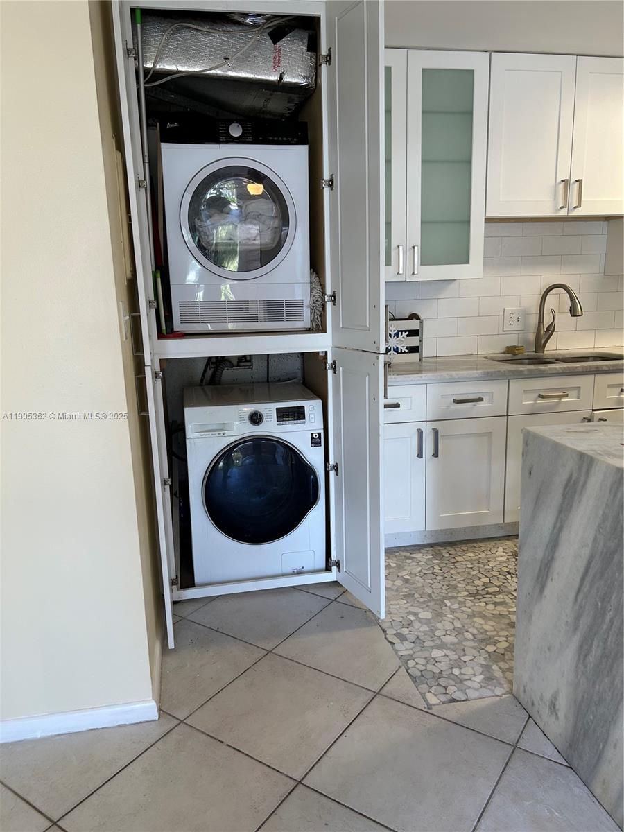 600 Executive Center Drive, Unit 204 West Palm Beach, FL 33401 - Photo 3 of 9 a utility room with sink dryer and washer