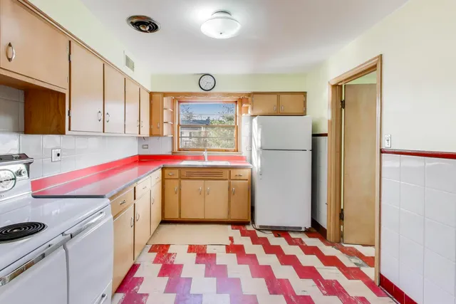 $325,000 | 12200 South Oak Park Avenue, Palos Heights, IL 60463