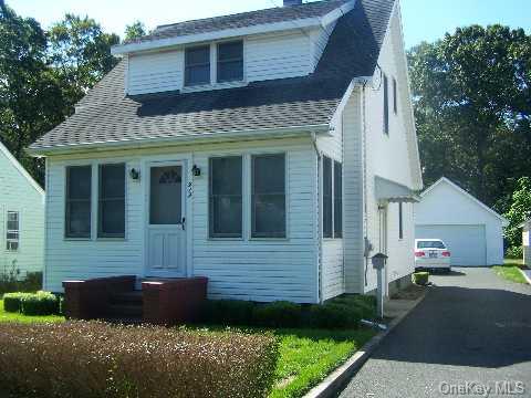 913 Osborn Avenue Riverhead, NY 11901 - Photo 1 of 1