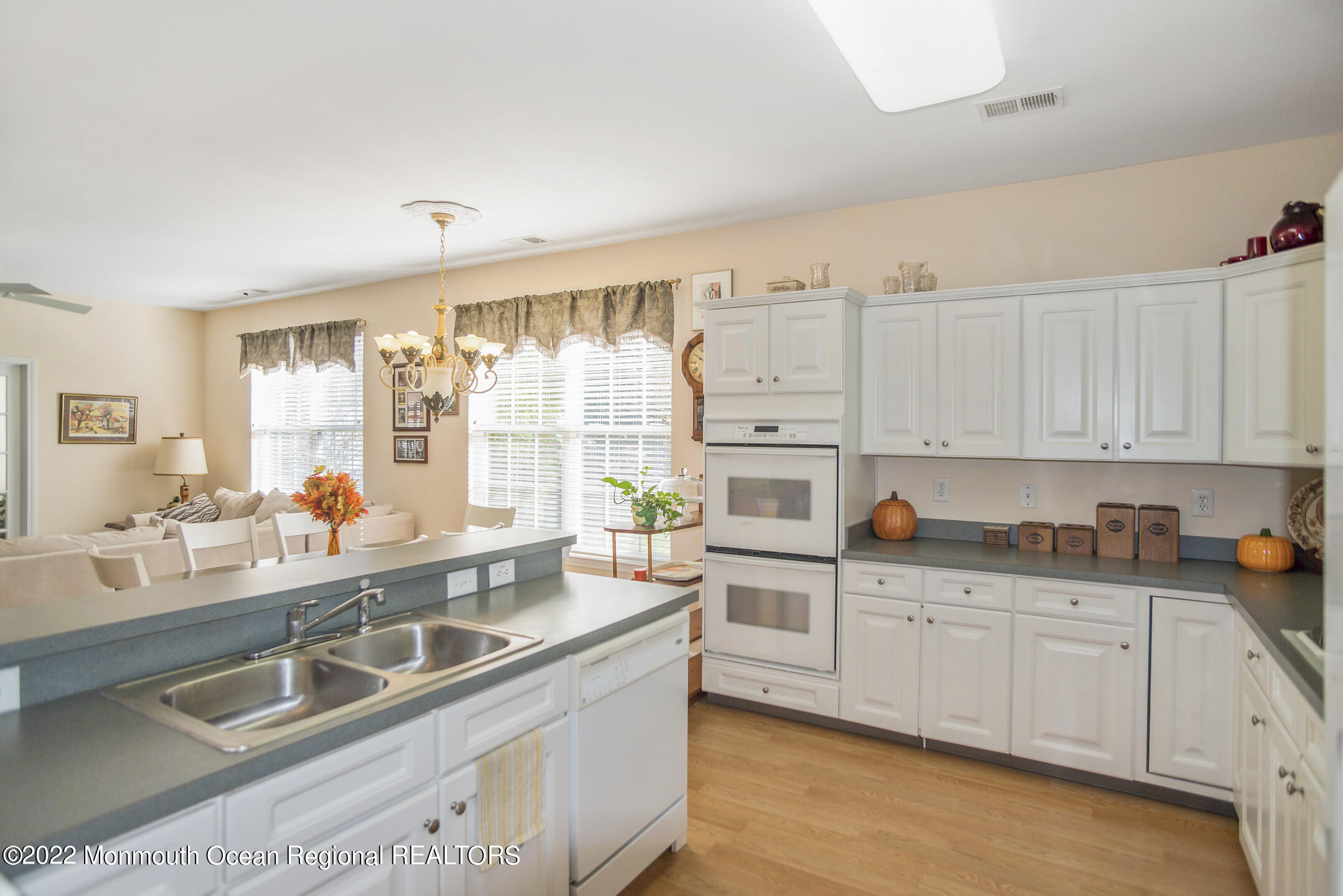 11 Banstead Way Jackson, NJ 08527 - Photo 5 of 29 _RMJ4721 kitchen