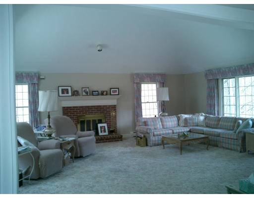 4 Rachel Road Andover, MA 01810 - Photo 3 of 8 Gallery Image 3