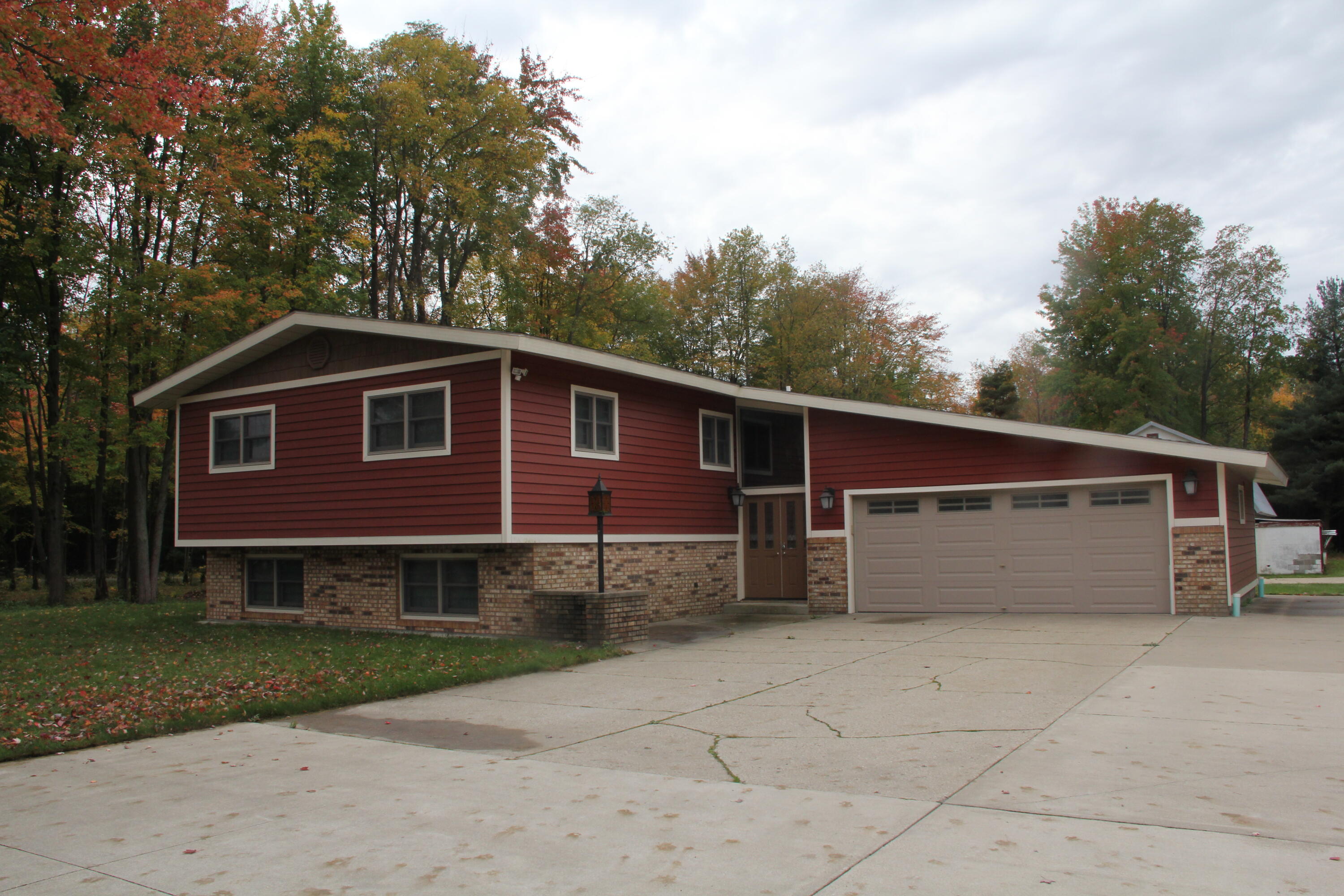 627 North Buys Road Muskegon, MI 49445 - Photo 1 of 33 IMG_2606