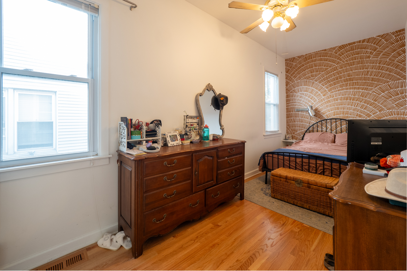 1920 West School Street Chicago, IL 60657 - Photo 15 of 36 a bedroom with furniture and a window