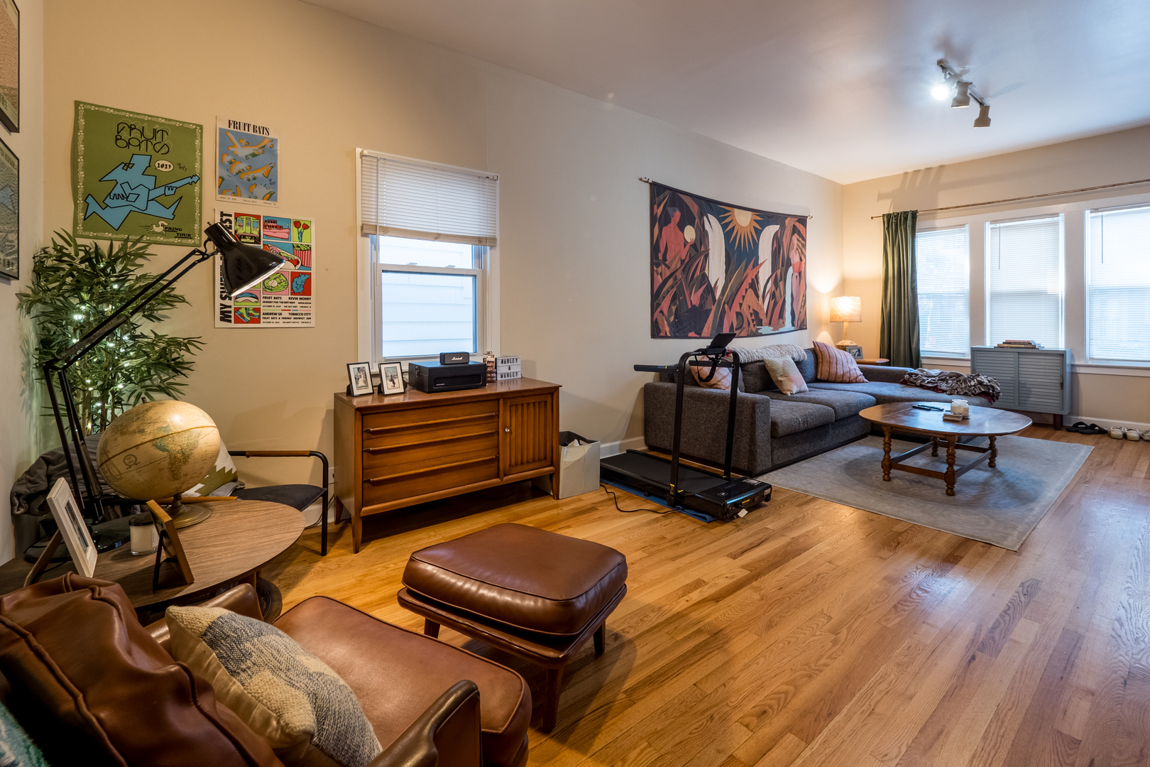 1920 West School Street Chicago, IL 60657 - Photo 4 of 36 a living room with furniture and wooden floor