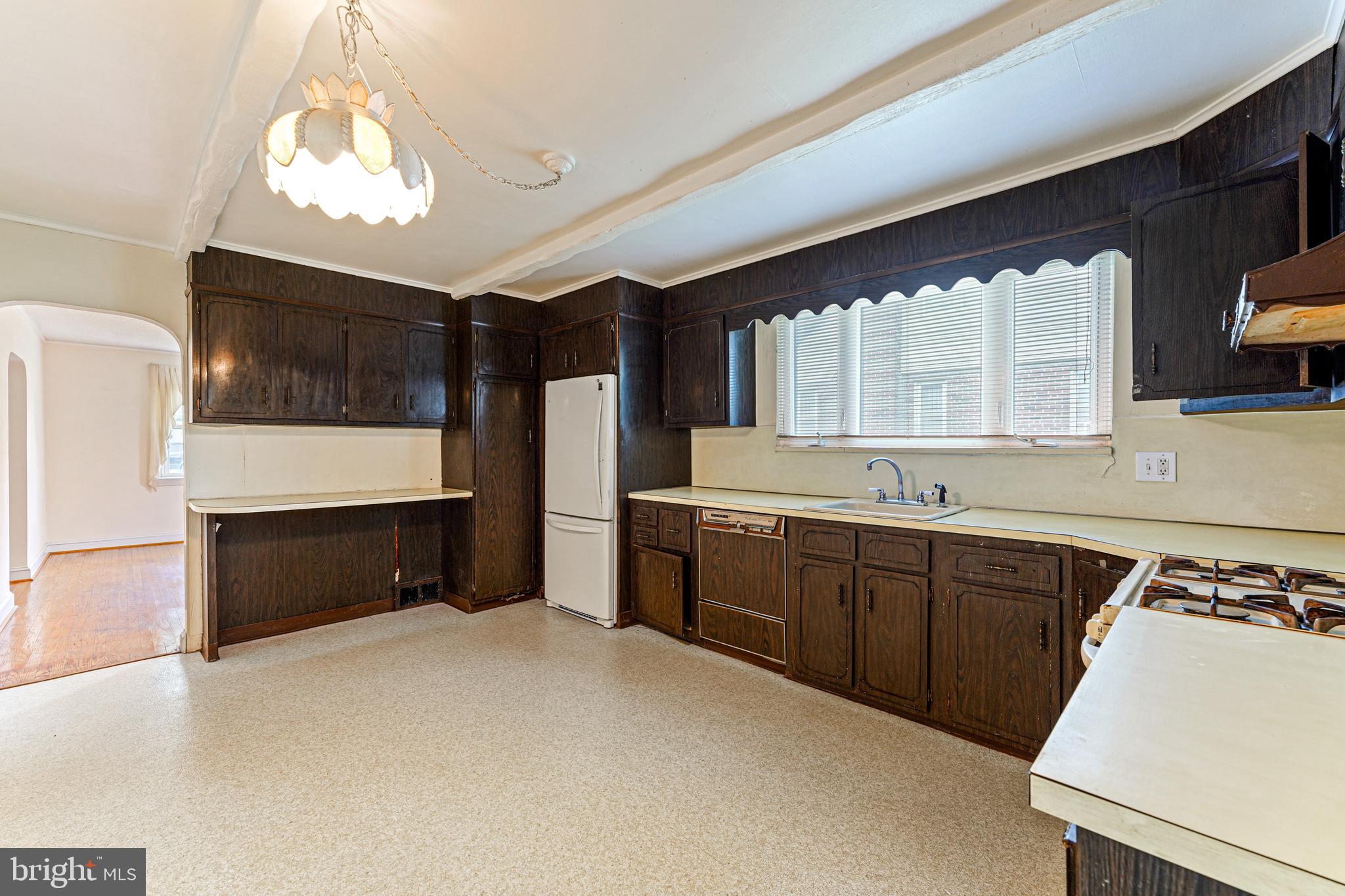 543 Hempstead Road Springfield, PA 19064 - Photo 14 of 31 Spacious eat-in kitchen