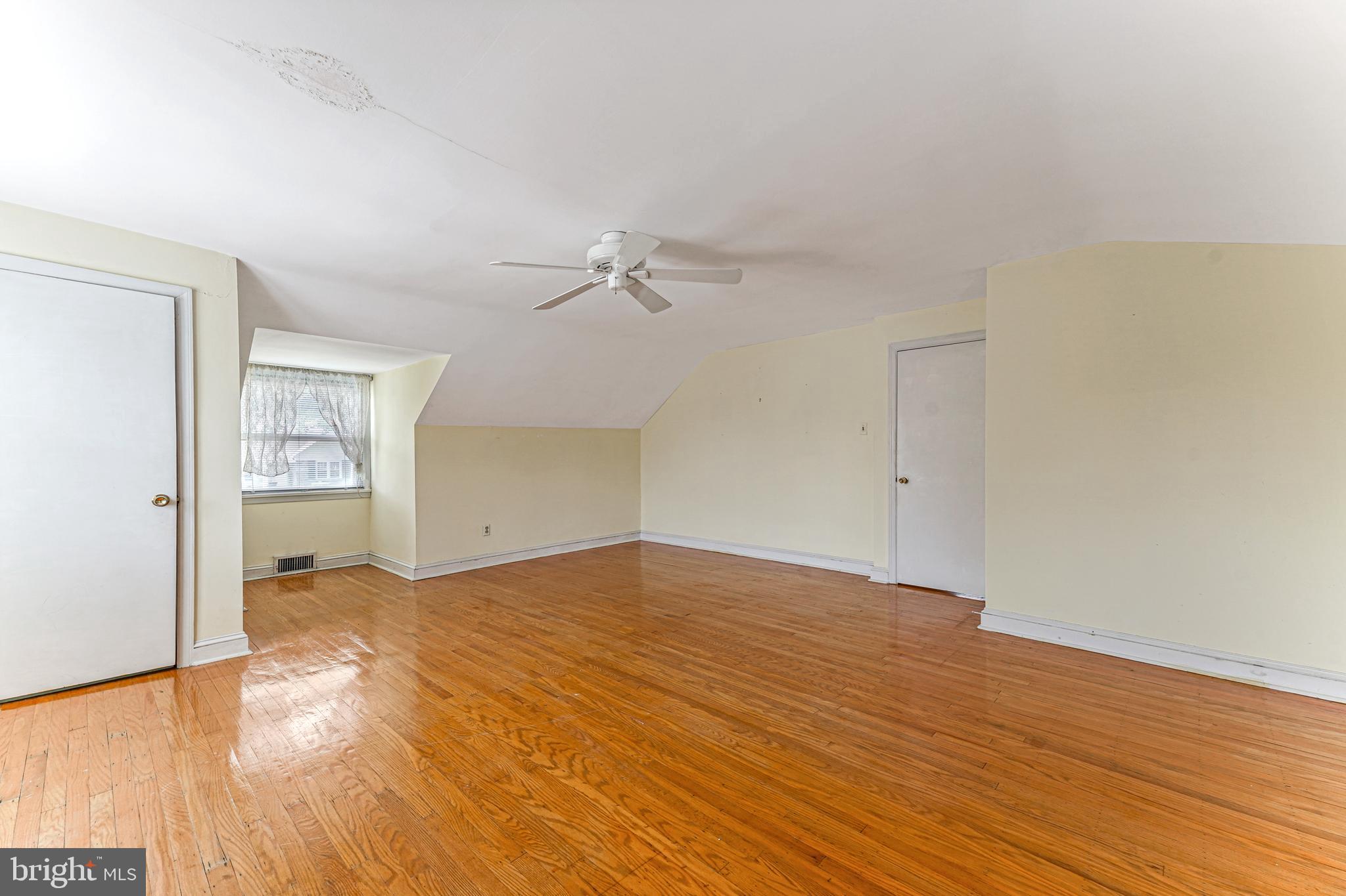 543 Hempstead Road Springfield, PA 19064 - Photo 16 of 31 Main bedroom upper level with hardwood floors