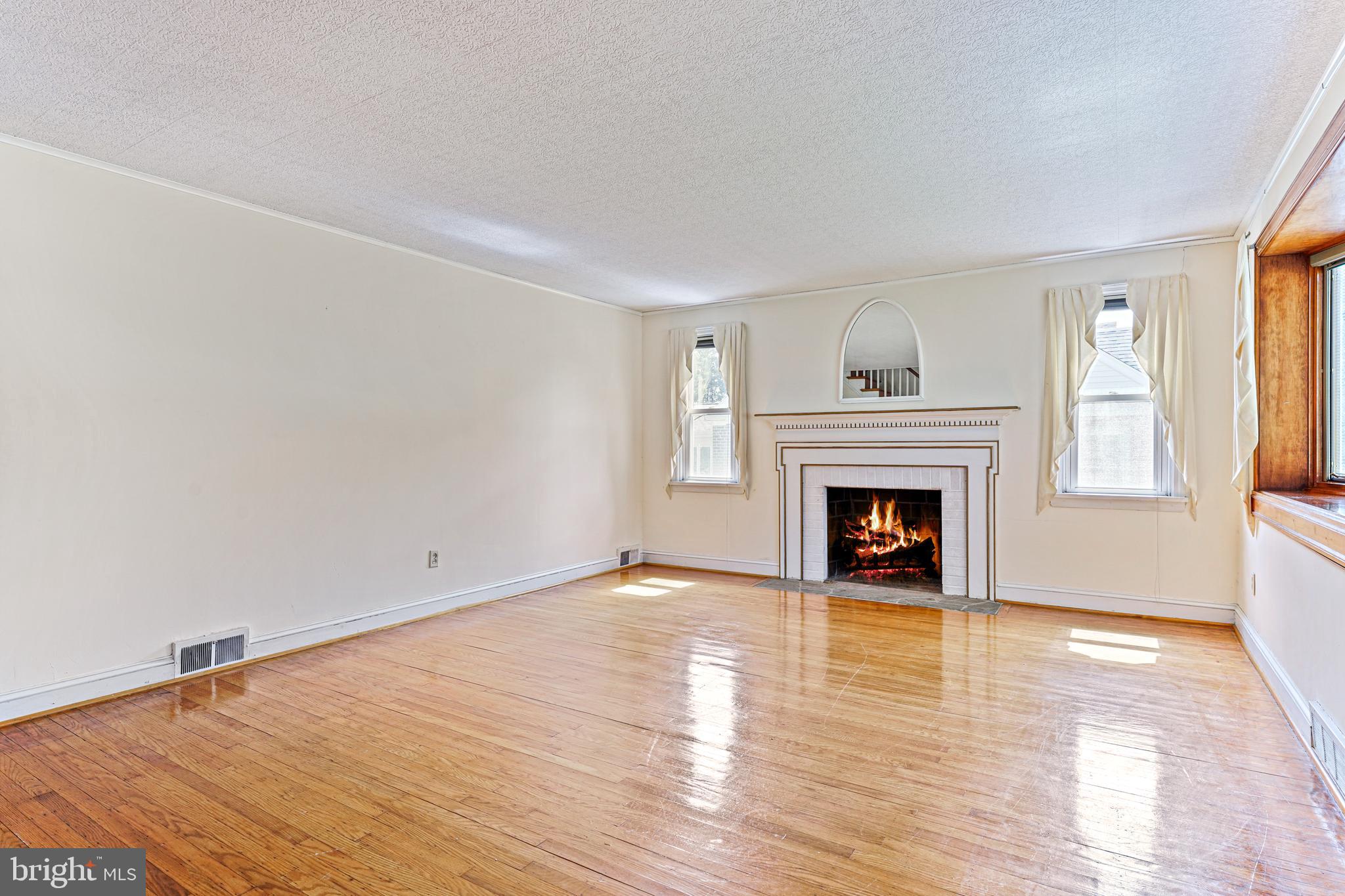 543 Hempstead Road Springfield, PA 19064 - Photo 8 of 31 Spacious living room with plenty of natural light