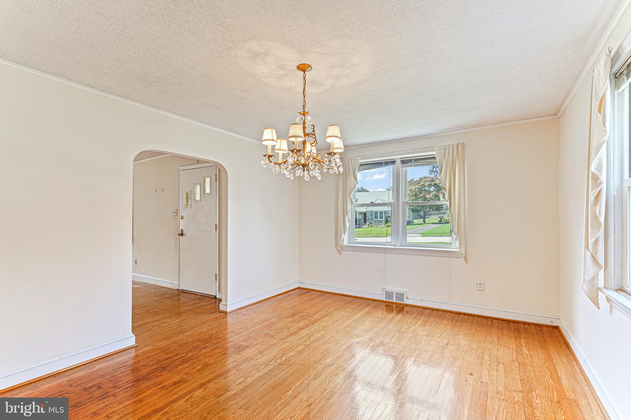 543 Hempstead Road Springfield, PA 19064 - Photo 10 of 31 Dining room with hardwood floors