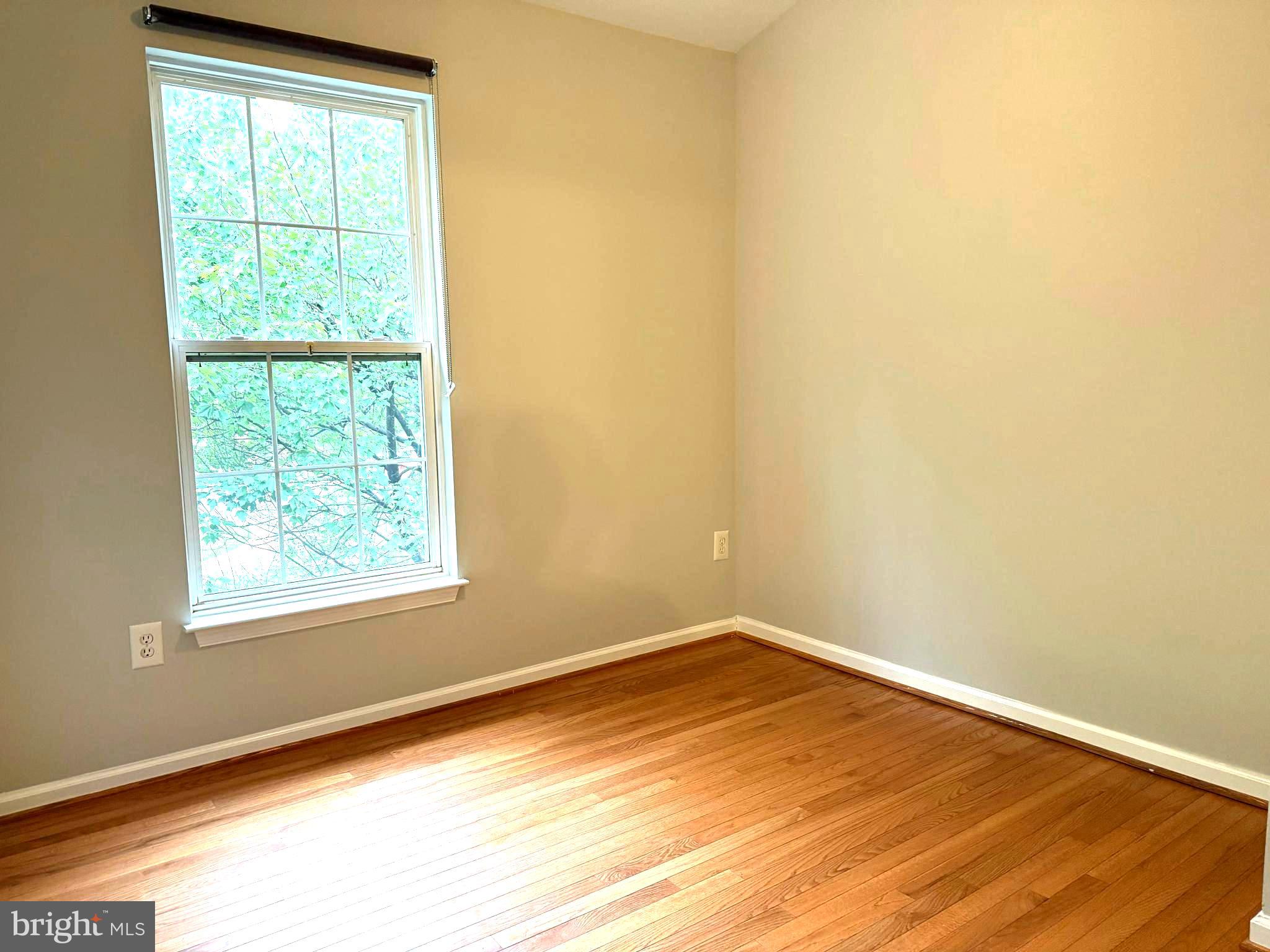 5992 Autumn Spell Elkridge, MD 21075 - Photo 20 of 30 an empty room with a window