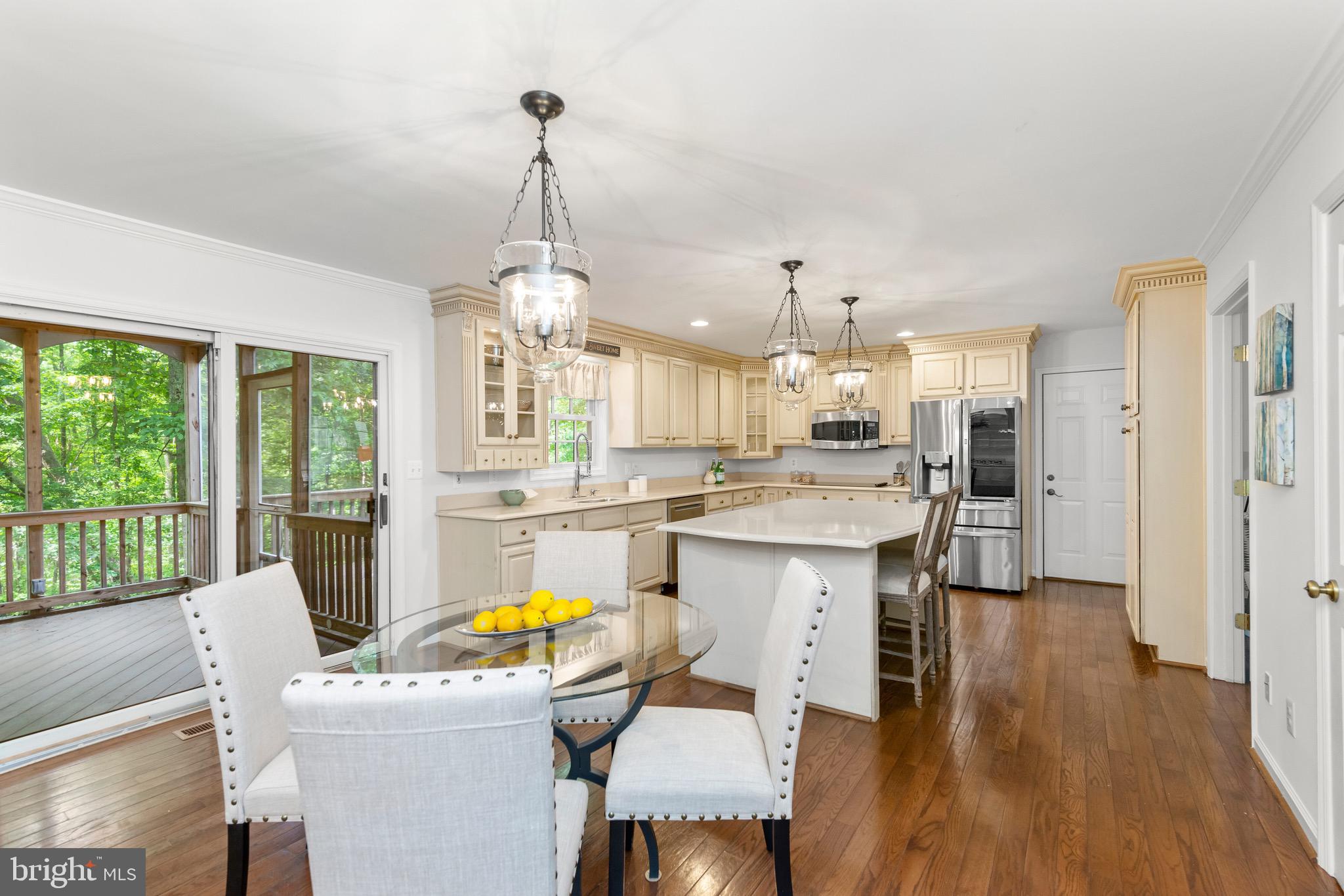 1956 Barton Hill Road Reston, VA 20191 - Photo 4 of 52
