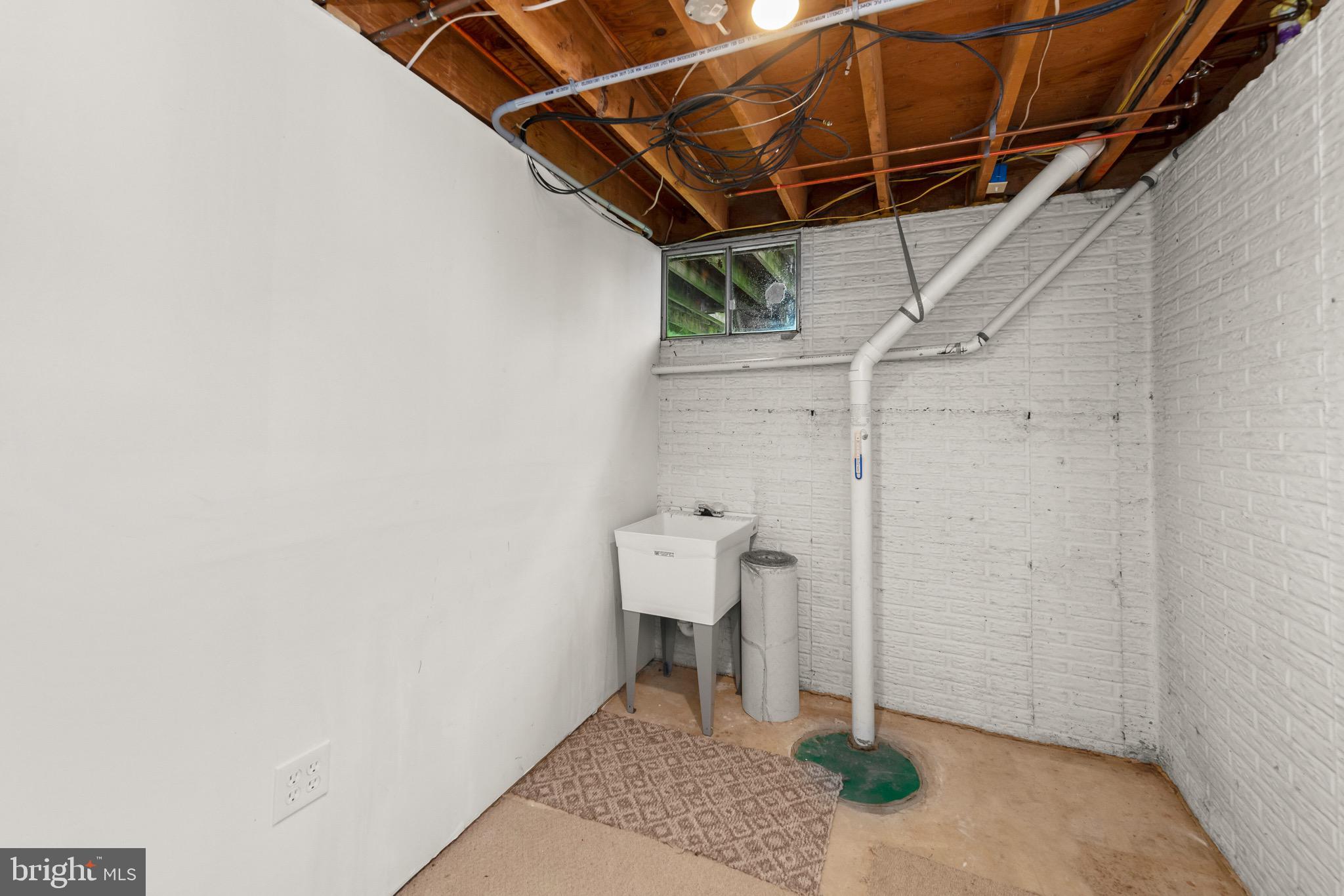 1956 Barton Hill Road Reston, VA 20191 - Photo 42 of 52