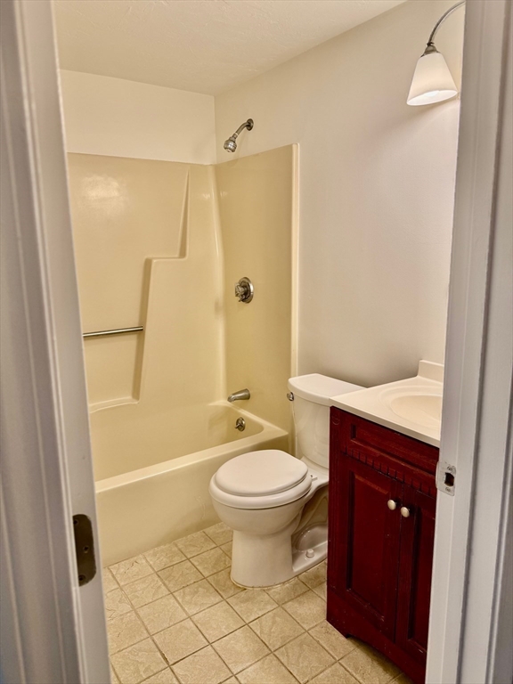 11 Gibbs Street, Unit B20 Worcester, MA 01607 - Photo 13 of 15