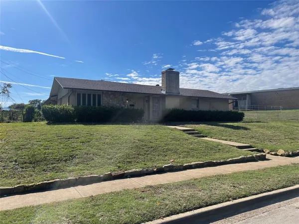 $2,400 | 14046 Rolling Hills Lane, Dallas, TX 75240