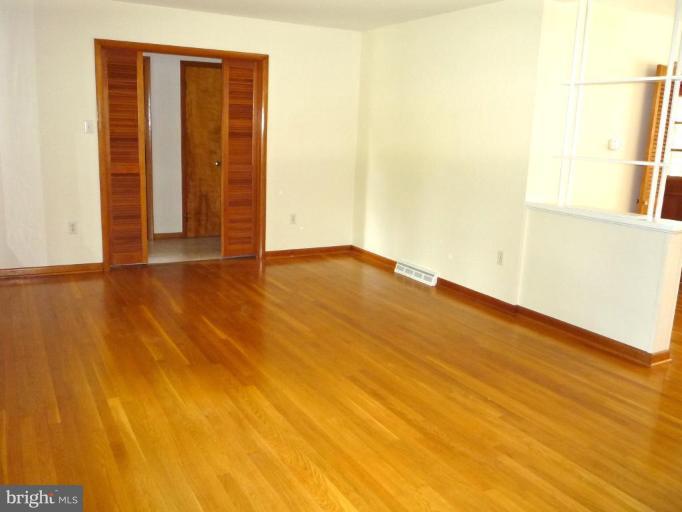 17828 Pin Oak Road Hagerstown, MD 21740 - Photo 3 of 7 Living Room #2