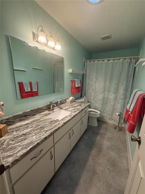 11263 Southwest 138th Lane Dunnellon, FL 34432 - Photo 13 of 25 a bathroom with a sink and a mirror