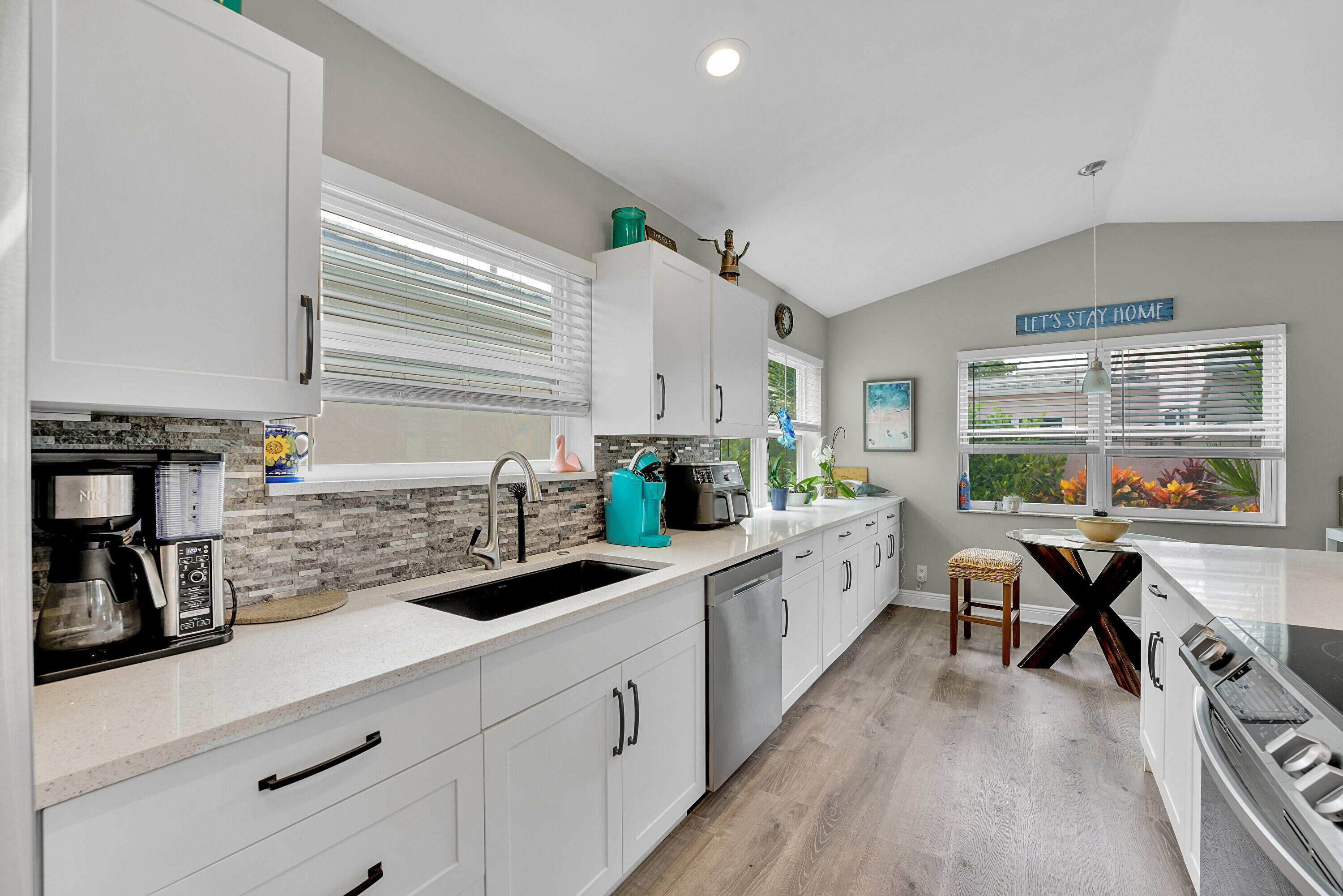 7917 Travelers Tree Drive Boca Raton, FL 33433 - Photo 20 of 53 Kitchen