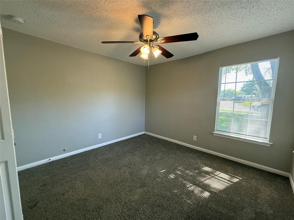 303 Ridgefield Circle Mesquite, TX 75149 - Photo 12 of 17