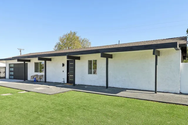 a front view of house with yard