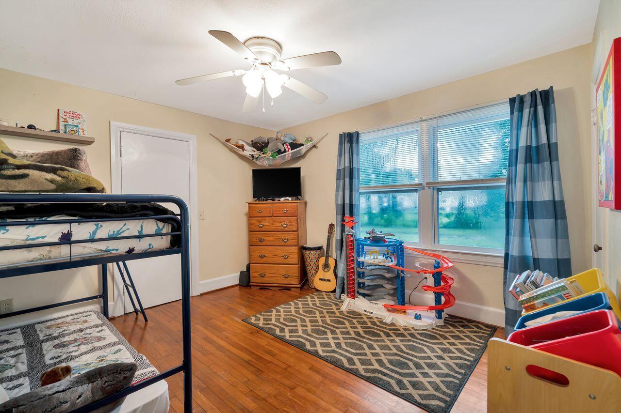 13382 Highway 20 Freeport, FL 32439 - Photo 12 of 31 a living room with furniture and a window