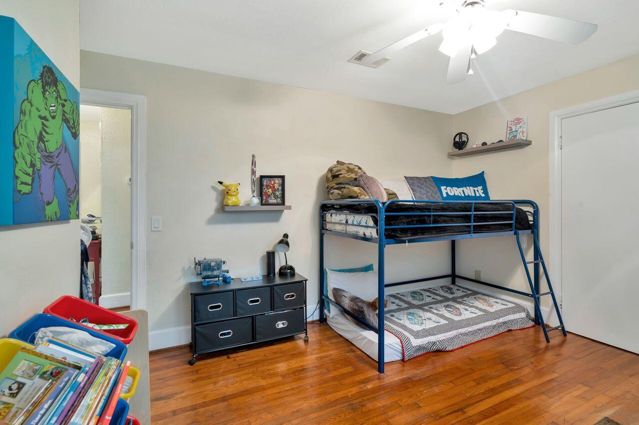 13382 Highway 20 Freeport, FL 32439 - Photo 13 of 31 a living room with furniture