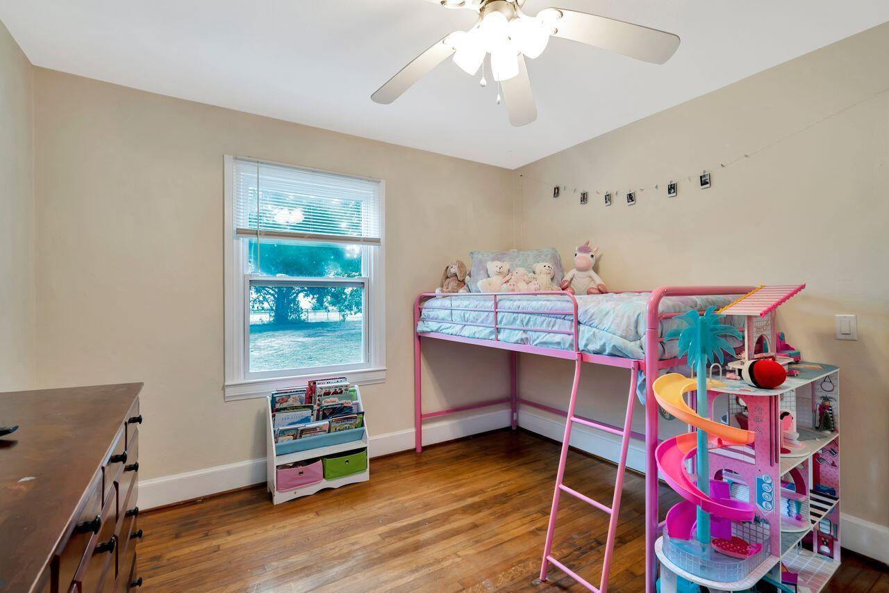 13382 Highway 20 Freeport, FL 32439 - Photo 20 of 31 a bedroom with bed and a window