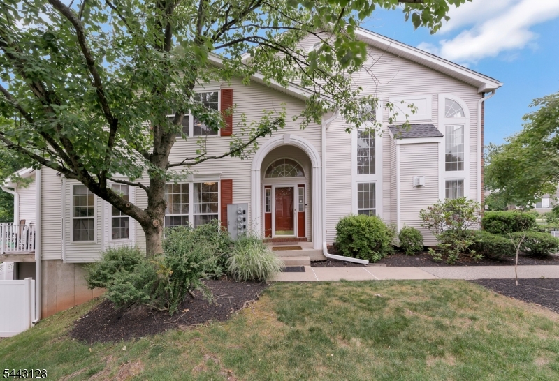 262 Marcia Way Bridgewater, NJ 08807 - Photo 2 of 40