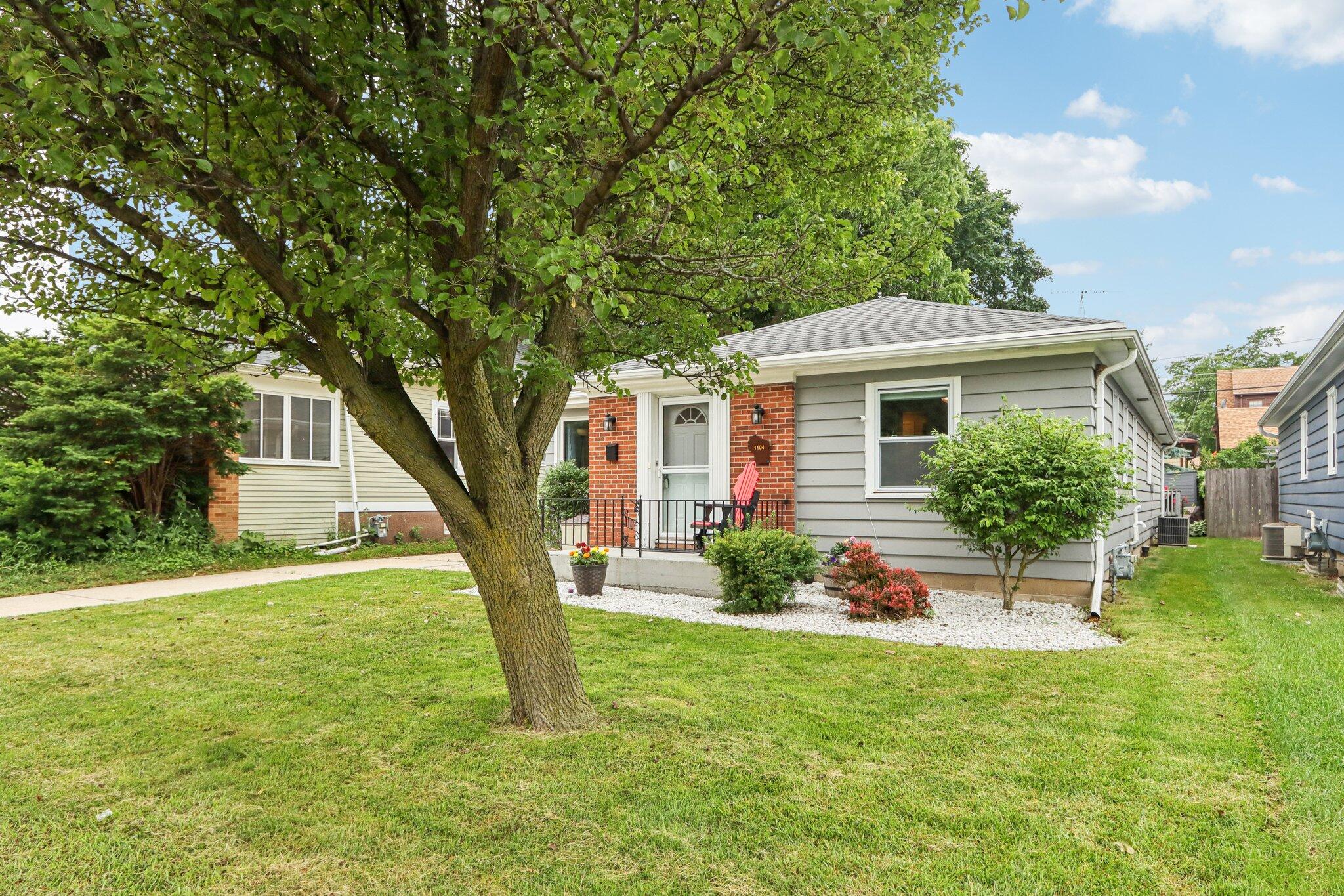 1104 Lathrop Avenue Racine, WI 53405 - Photo 2 of 22 2-web-or-mls-Lathrop Ave-S2606-002