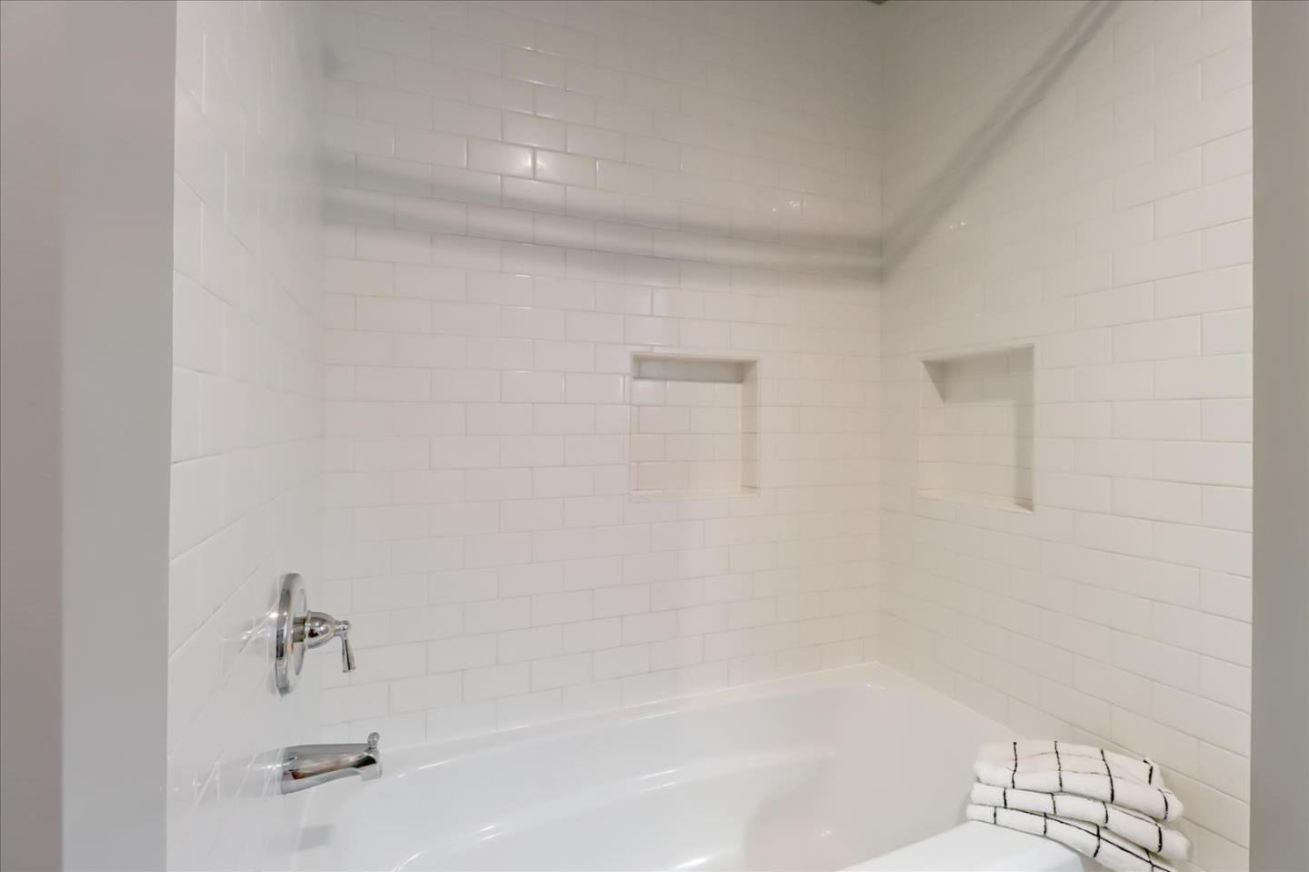 280 Dallas Drive Campbell, CA 95008 - Photo 31 of 64 a bathroom with a bathtub