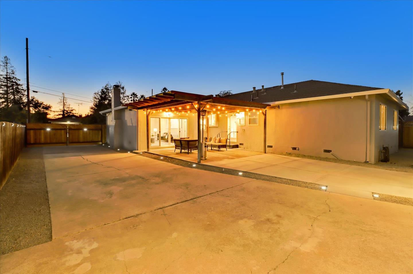 280 Dallas Drive Campbell, CA 95008 - Photo 63 of 64 a view of a indoor basketball court