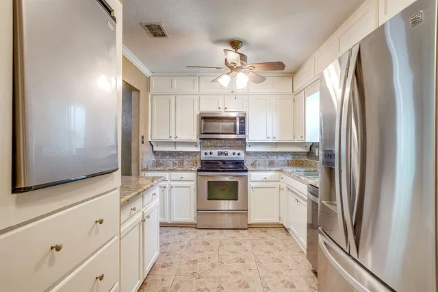 $369,900 | 1327 Hemphill Drive, Cleburne, TX 76033