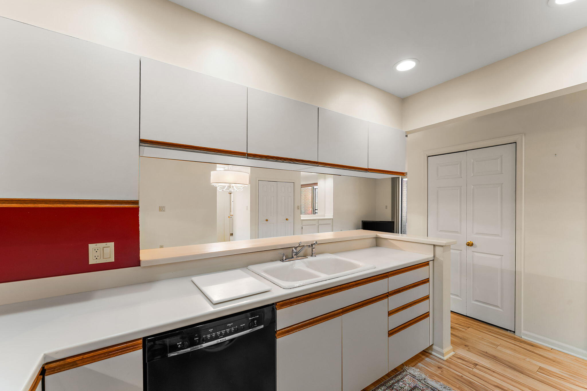 910 Ridge Road, Unit 203 Munster, IN 46321 - Photo 12 of 31 2048x1365