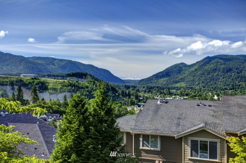 23300 Southeast Black Nugget Road, Unit J6 Issaquah, WA 98029 - Photo 2 of 22