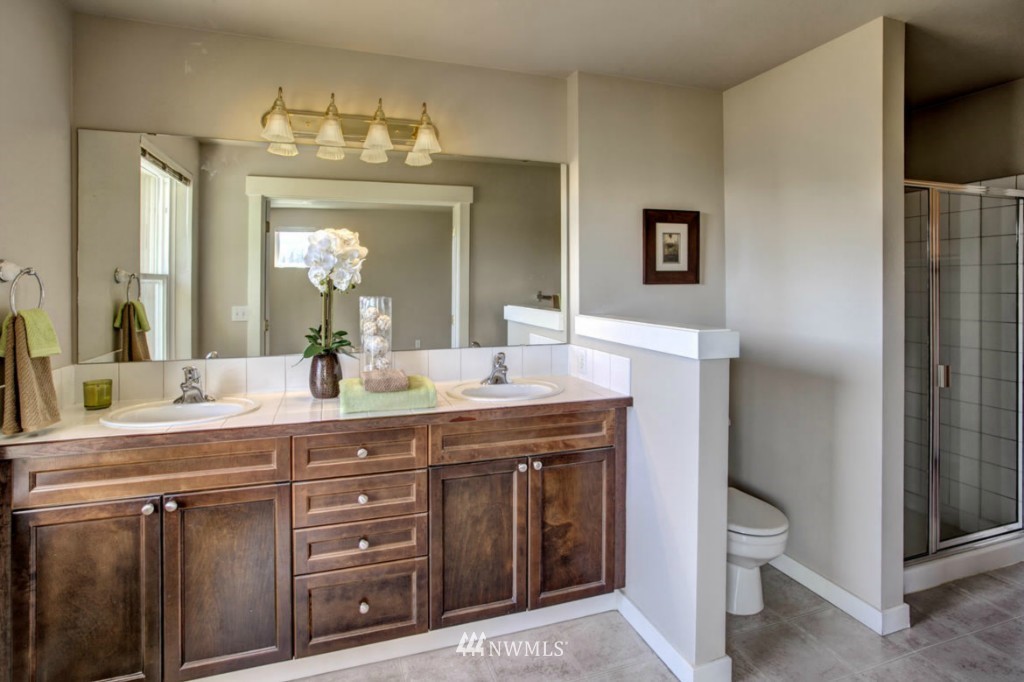 23300 Southeast Black Nugget Road, Unit J6 Issaquah, WA 98029 - Photo 15 of 22