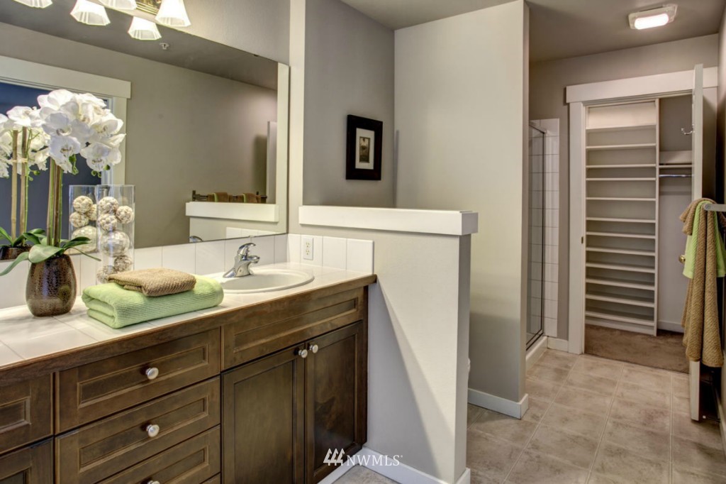 23300 Southeast Black Nugget Road, Unit J6 Issaquah, WA 98029 - Photo 16 of 22