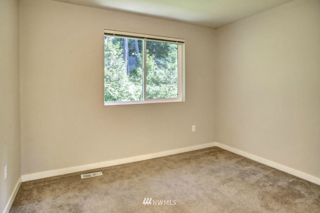 23300 Southeast Black Nugget Road, Unit J6 Issaquah, WA 98029 - Photo 17 of 22
