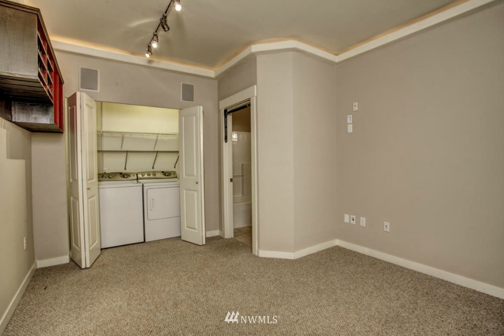 23300 Southeast Black Nugget Road, Unit J6 Issaquah, WA 98029 - Photo 19 of 22