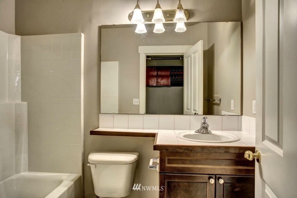 23300 Southeast Black Nugget Road, Unit J6 Issaquah, WA 98029 - Photo 20 of 22