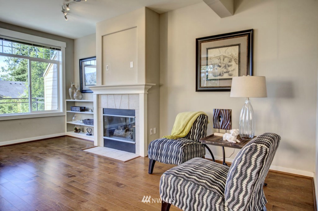 23300 Southeast Black Nugget Road, Unit J6 Issaquah, WA 98029 - Photo 6 of 22