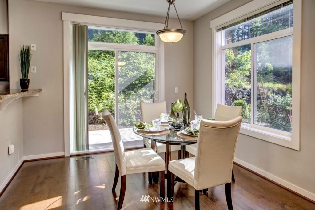 23300 Southeast Black Nugget Road, Unit J6 Issaquah, WA 98029 - Photo 8 of 22