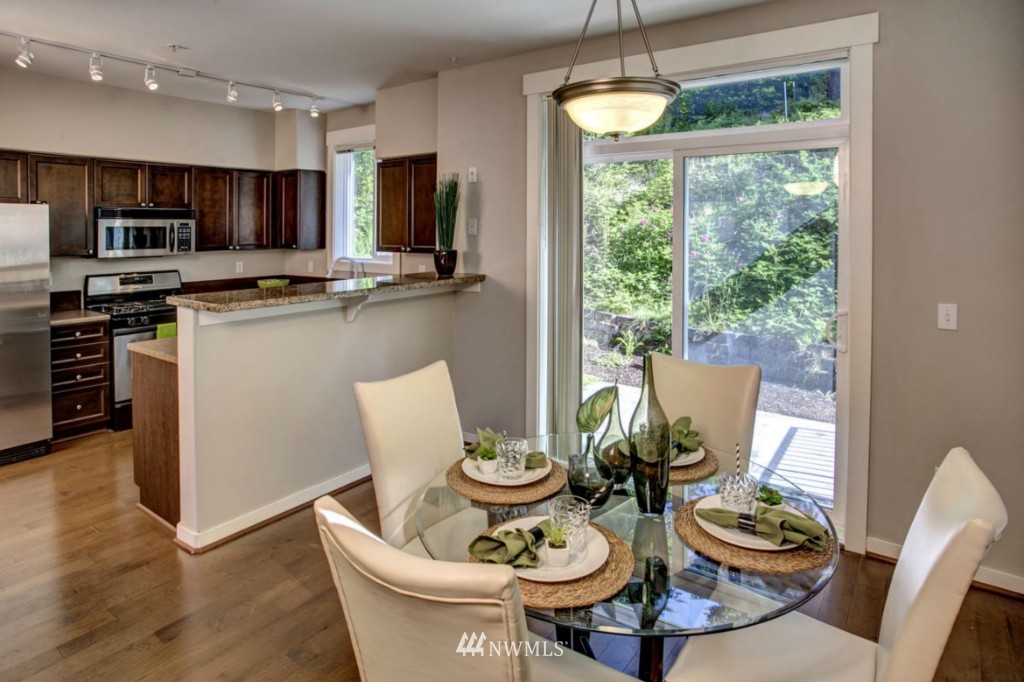 23300 Southeast Black Nugget Road, Unit J6 Issaquah, WA 98029 - Photo 9 of 22