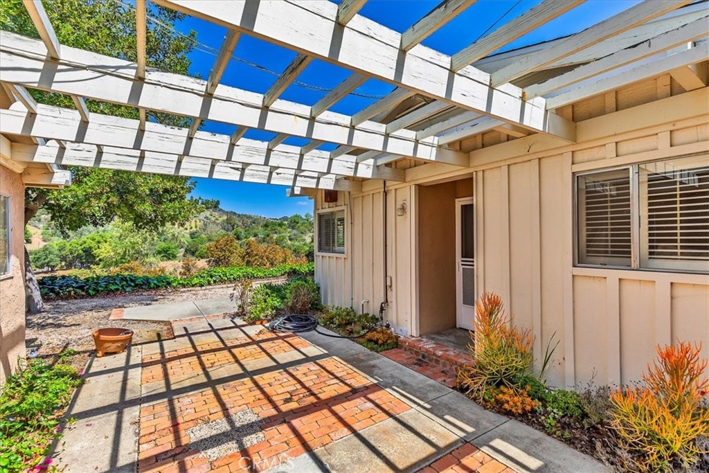 40057 South Shore Drive Fallbrook, CA 92028 - Photo 23 of 53 a view of a backyard with pathway and a potted plant