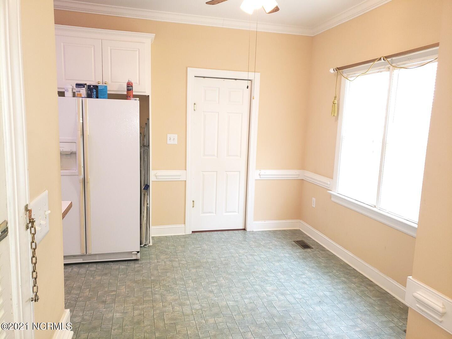 2918 Lancaster Road Northwest Wilson, NC 27896 - Photo 15 of 27 ROOMY BREAKFAST NOOK WITH DOUBLE WINDOW!